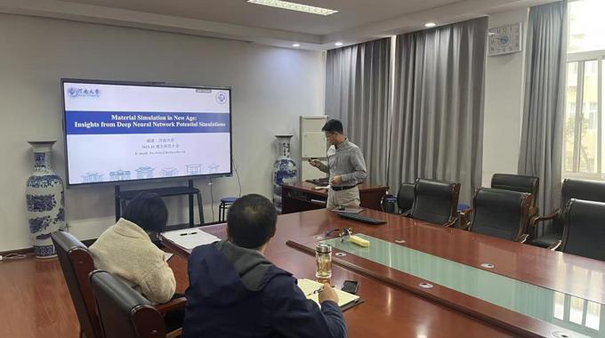 威廉希尔体育闻波教授应邀为公司师生作学术报告